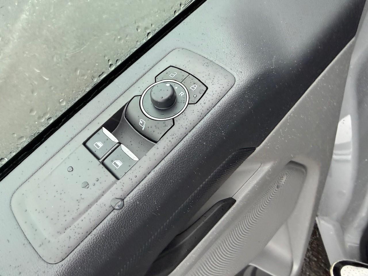 FORD TRAIL 320L1 170PS AWD Automatik Kastenwagen FORD TRAIL 320L1 170PS AWD Automatik Kastenwagen