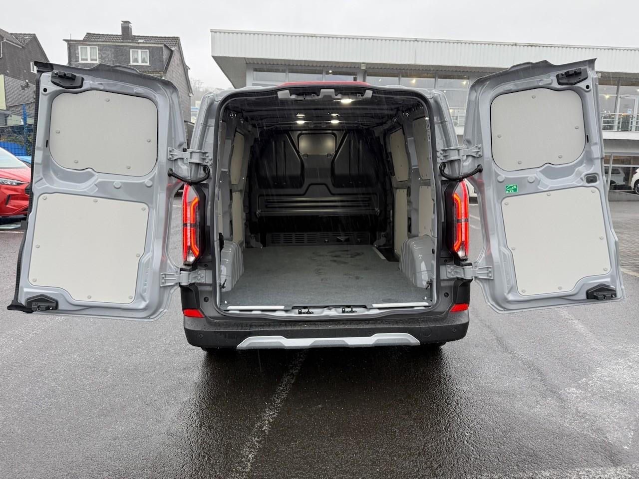 FORD TRAIL 320L1 170PS AWD Automatik Kastenwagen FORD TRAIL 320L1 170PS AWD Automatik Kastenwagen