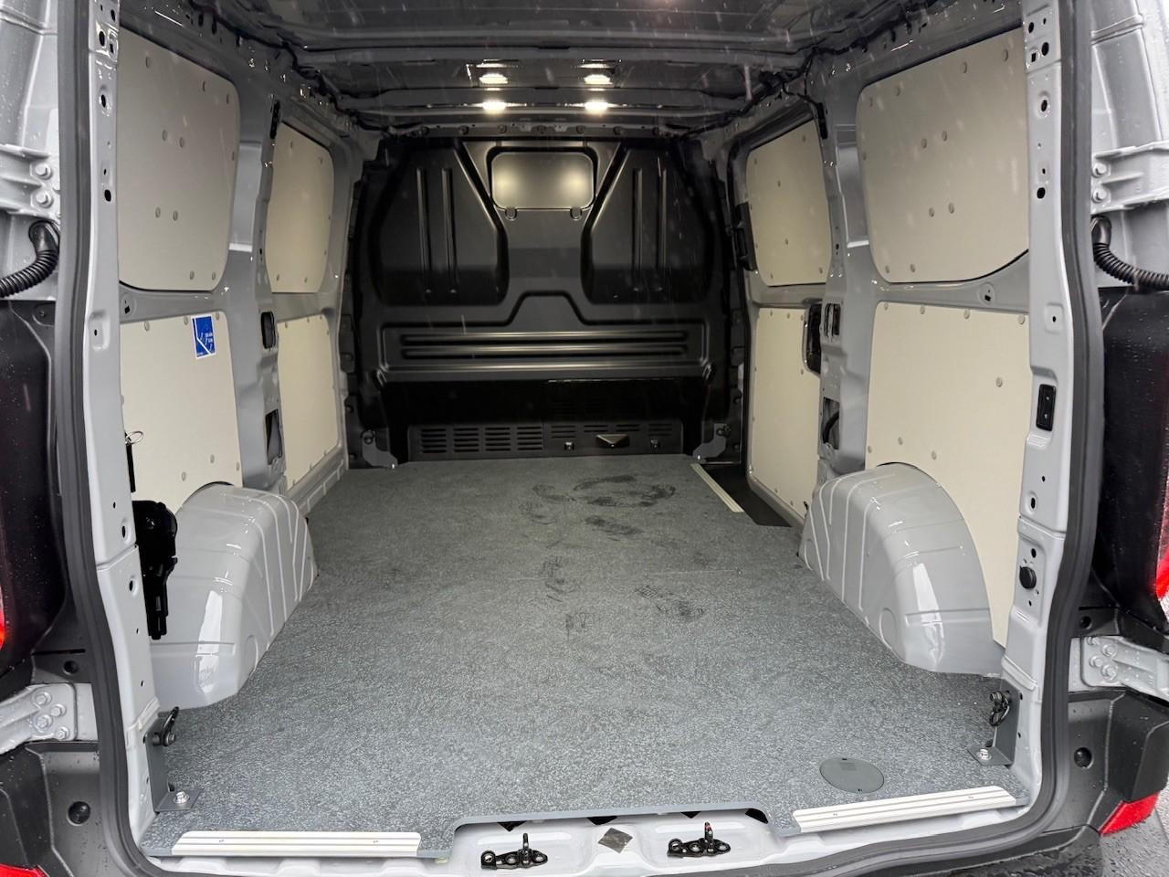 FORD TRAIL 320L1 170PS AWD Automatik Kastenwagen FORD TRAIL 320L1 170PS AWD Automatik Kastenwagen