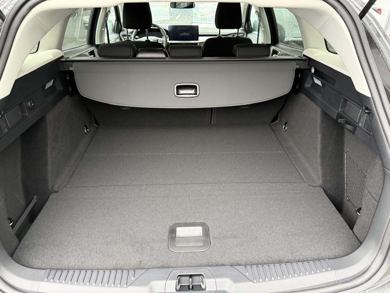 FORD TITANIUM Turnier 1.0l 155PS MHEV Automatik FORD TITANIUM Turnier 1.0l 155PS MHEV Automatik