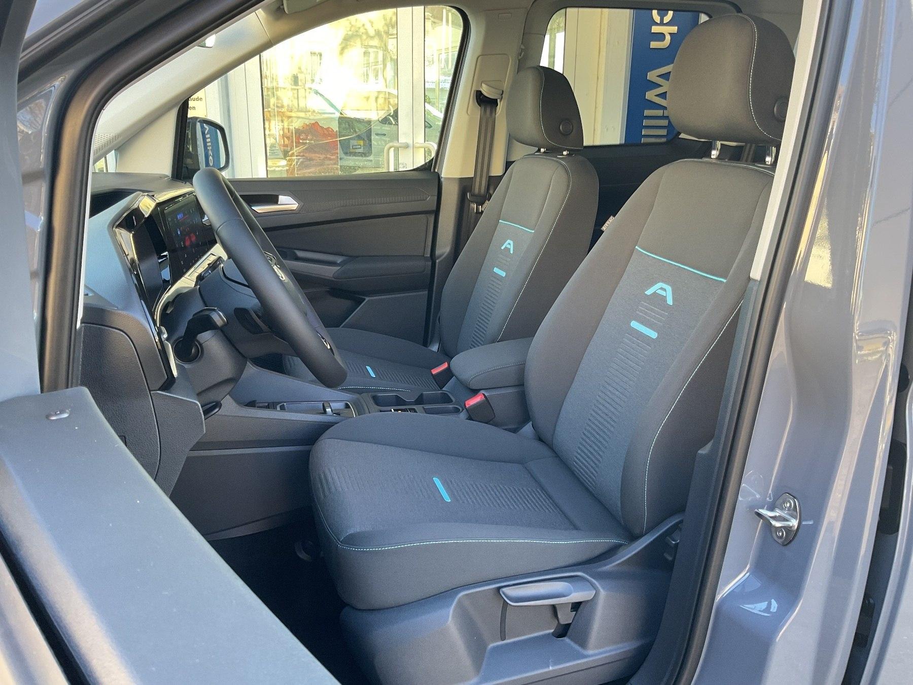 FORD Active L1 *iACC*AHK*LED*NAVI*PDC*RFK*GJR FORD Active L1 *iACC*AHK*LED*NAVI*PDC*RFK*GJR