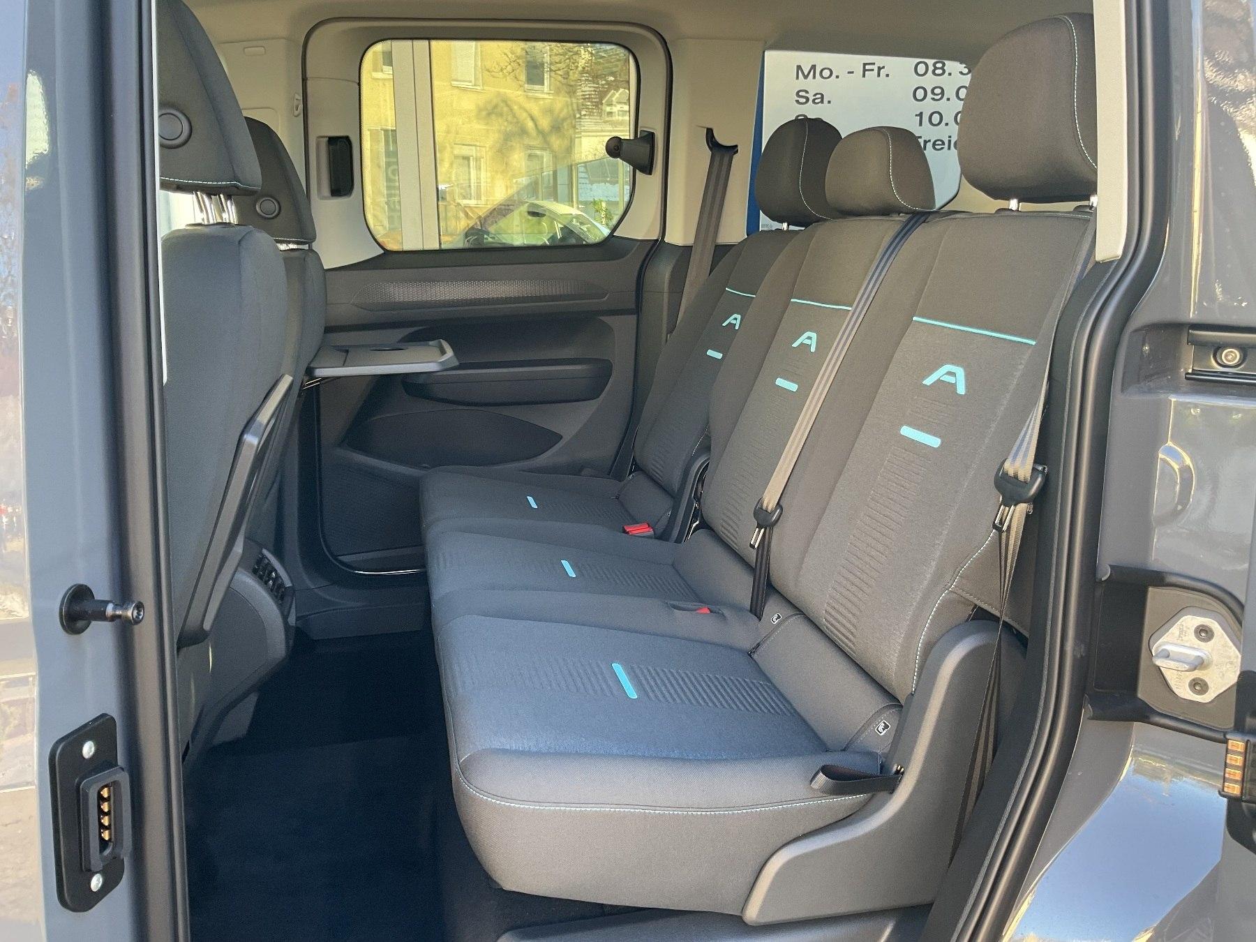 FORD Active L1 *iACC*AHK*LED*NAVI*PDC*RFK*GJR FORD Active L1 *iACC*AHK*LED*NAVI*PDC*RFK*GJR