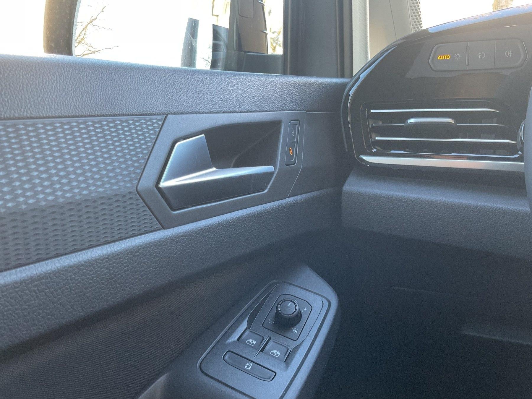 FORD Active L1 *iACC*AHK*LED*NAVI*PDC*RFK*GJR FORD Active L1 *iACC*AHK*LED*NAVI*PDC*RFK*GJR