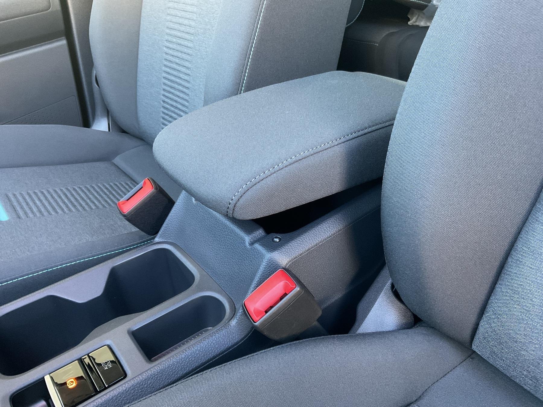 FORD Active L1 *iACC*AHK*LED*NAVI*PDC*RFK*GJR FORD Active L1 *iACC*AHK*LED*NAVI*PDC*RFK*GJR