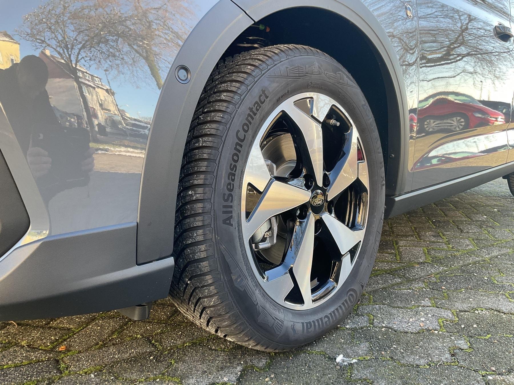 FORD Active L1 *iACC*AHK*LED*NAVI*PDC*RFK*GJR FORD Active L1 *iACC*AHK*LED*NAVI*PDC*RFK*GJR