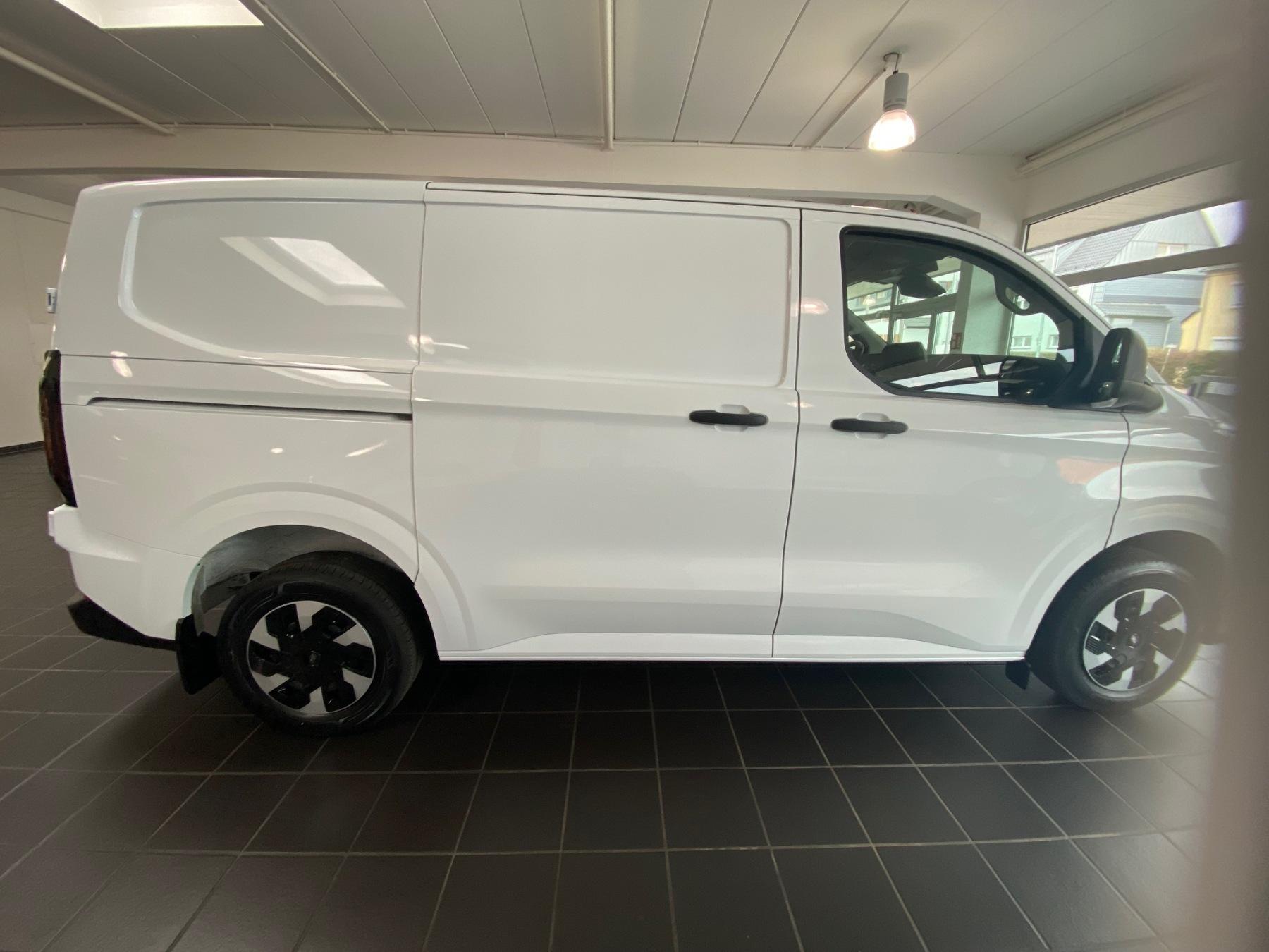 FORD 2.5 PHEV 320 L1 Trend FORD 2.5 PHEV 320 L1 Trend