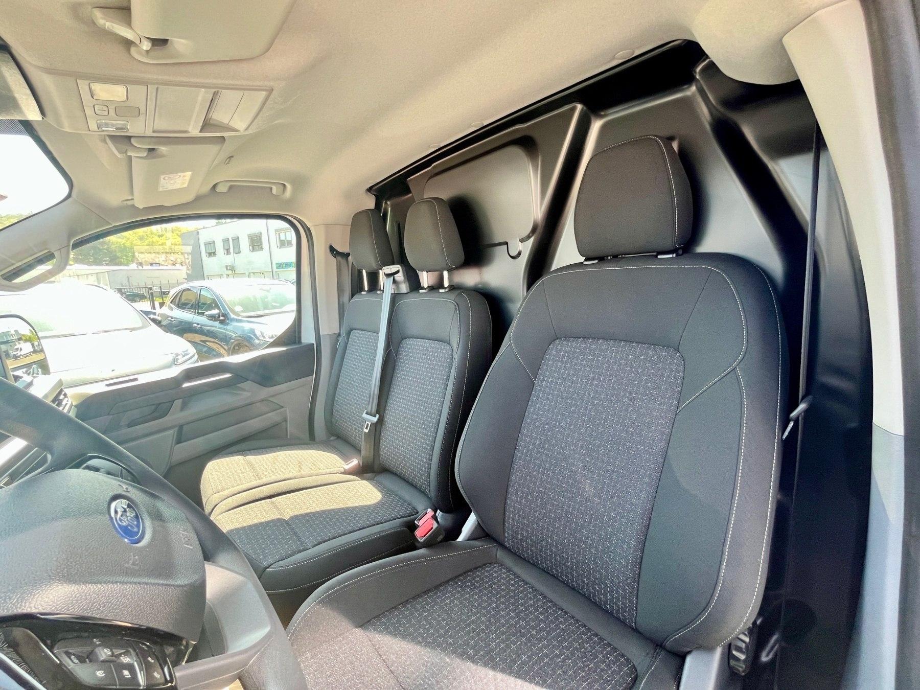 FORD PHEV TREND 320L1 *Laderaumschutz FORD PHEV TREND 320L1 *Laderaumschutz
