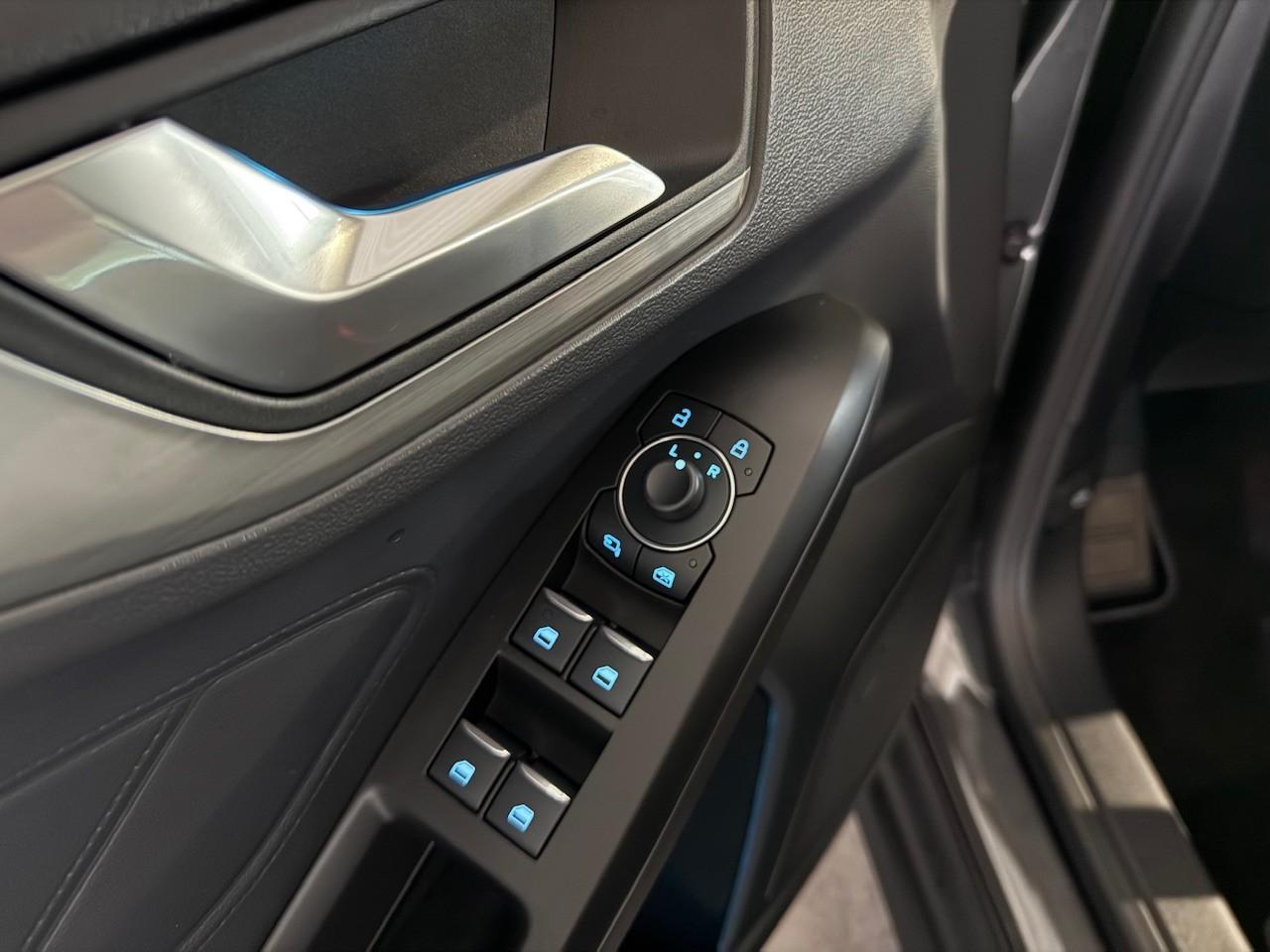 FORD TITANUM X Turnier 155PS MHEV Automatik FORD TITANUM X Turnier 155PS MHEV Automatik