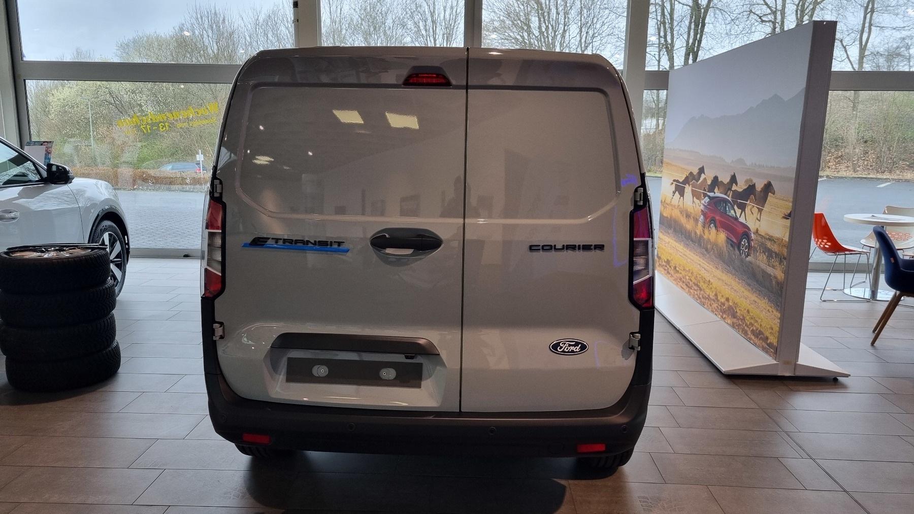 FORD VAN TREND 54KWH 136 ZE CT FWD FORD VAN TREND 54KWH 136 ZE CT FWD