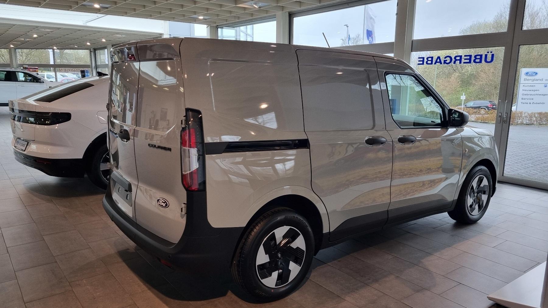 FORD VAN TREND 54KWH 136 ZE CT FWD FORD VAN TREND 54KWH 136 ZE CT FWD