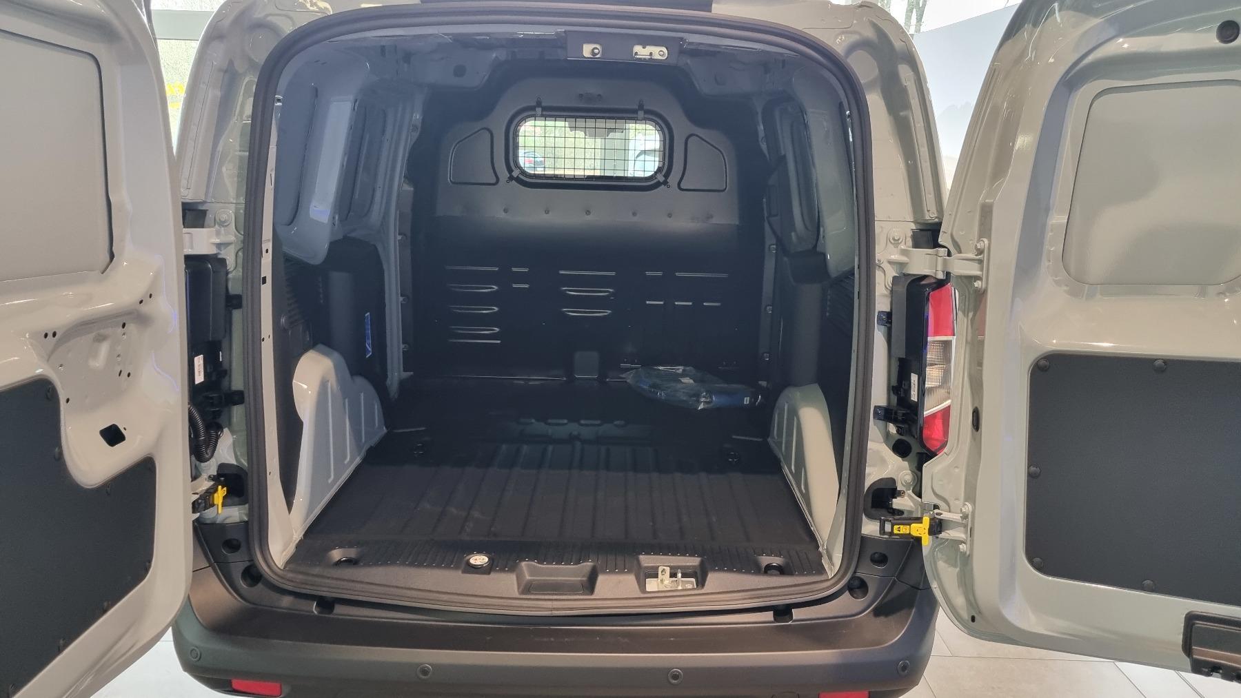 FORD VAN TREND 54KWH 136 ZE CT FWD FORD VAN TREND 54KWH 136 ZE CT FWD