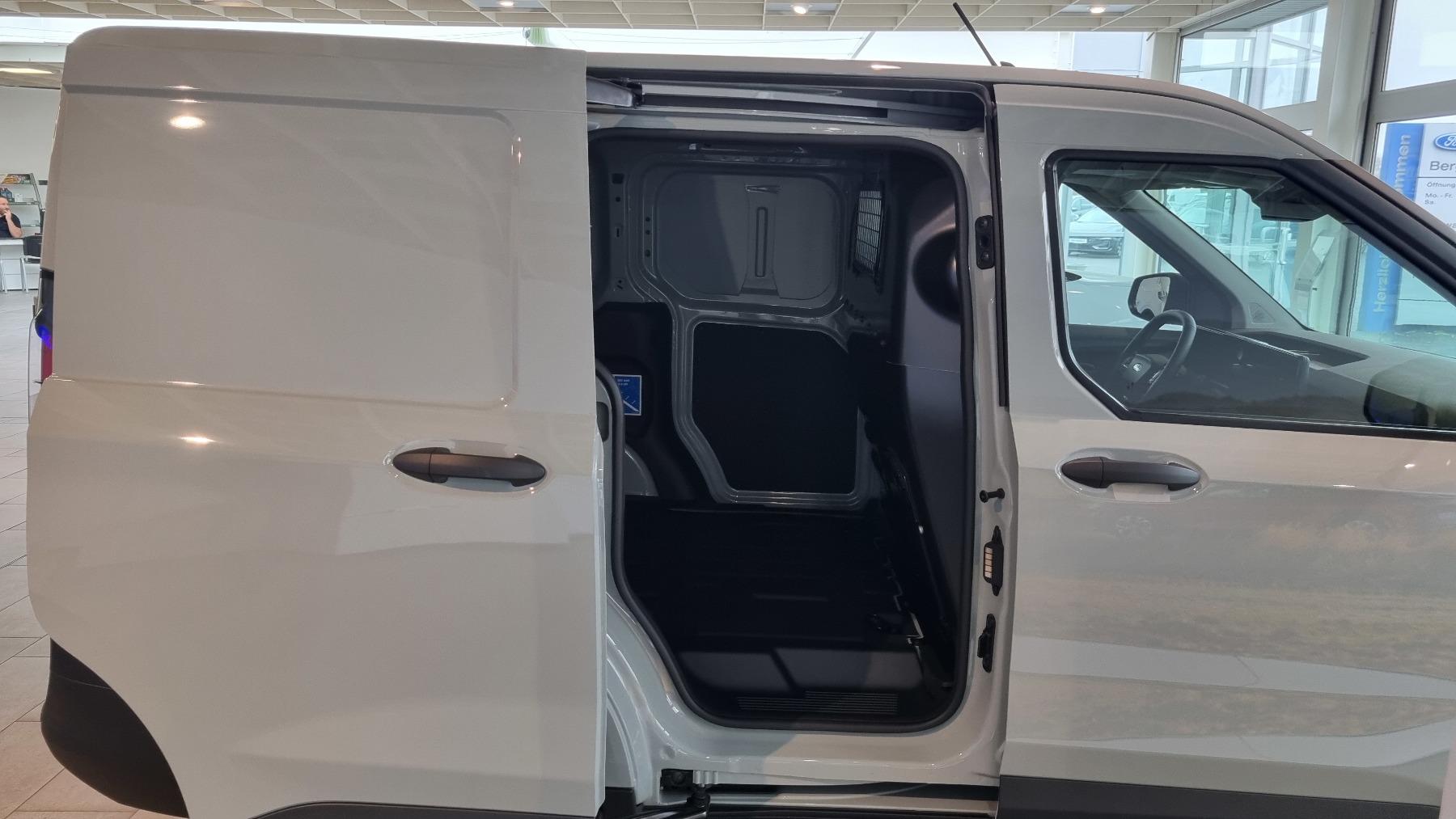 FORD VAN TREND 54KWH 136 ZE CT FWD FORD VAN TREND 54KWH 136 ZE CT FWD