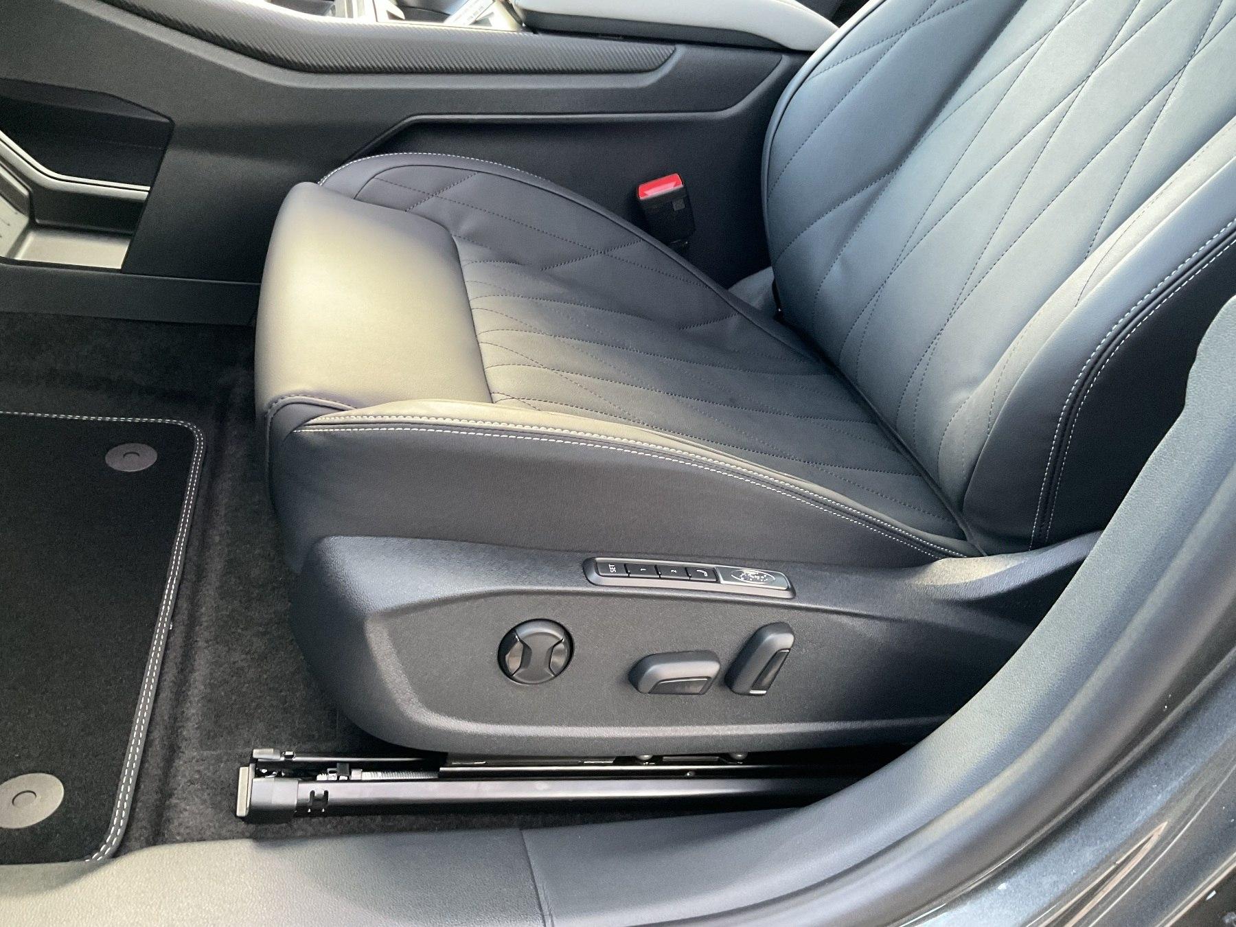 FORD PREMIUM 77KW RWD FAHRERASSISTENZPAKET FORD PREMIUM 77KW RWD FAHRERASSISTENZPAKET