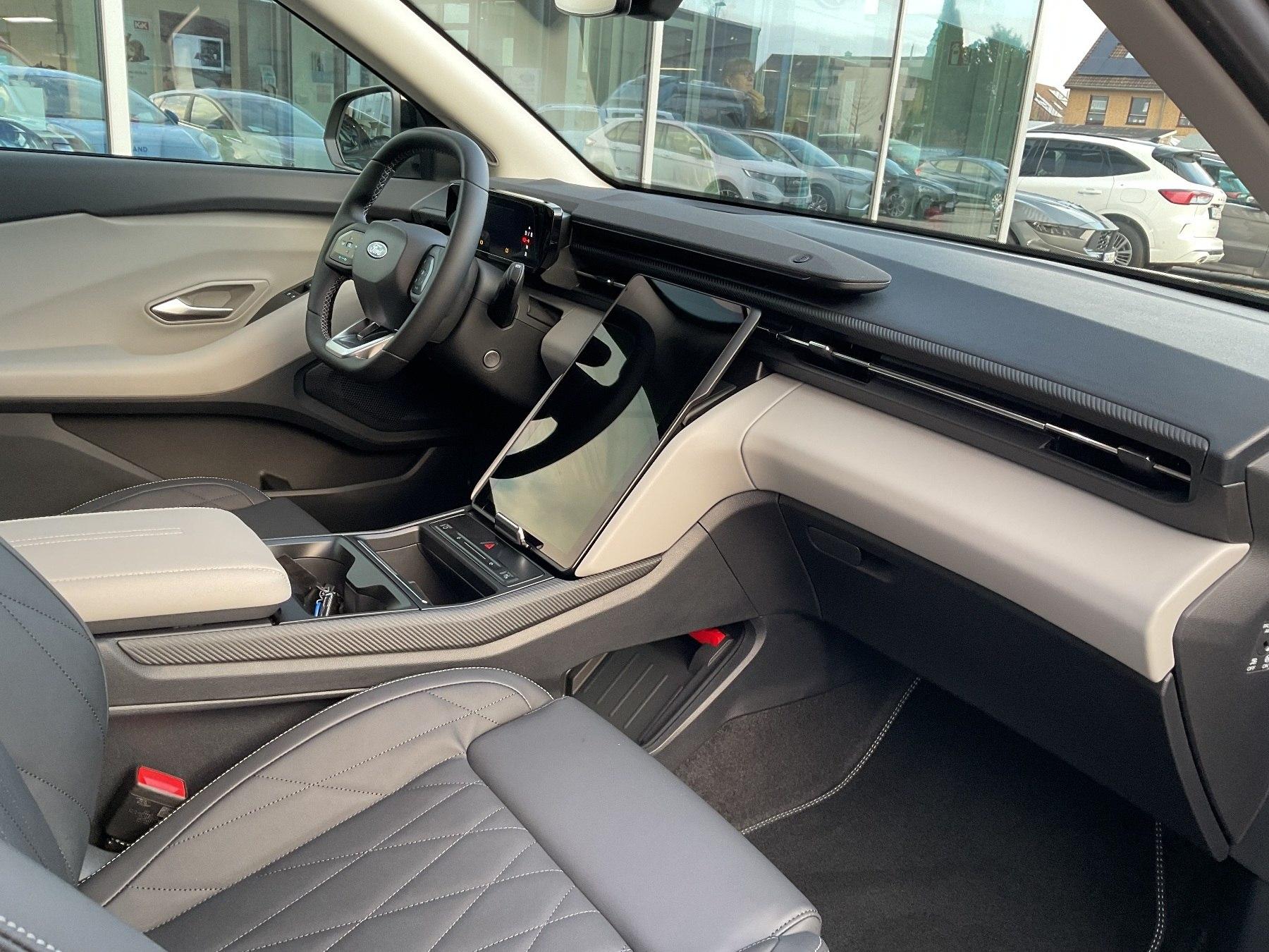 FORD PREMIUM 77KW RWD FAHRERASSISTENZPAKET FORD PREMIUM 77KW RWD FAHRERASSISTENZPAKET