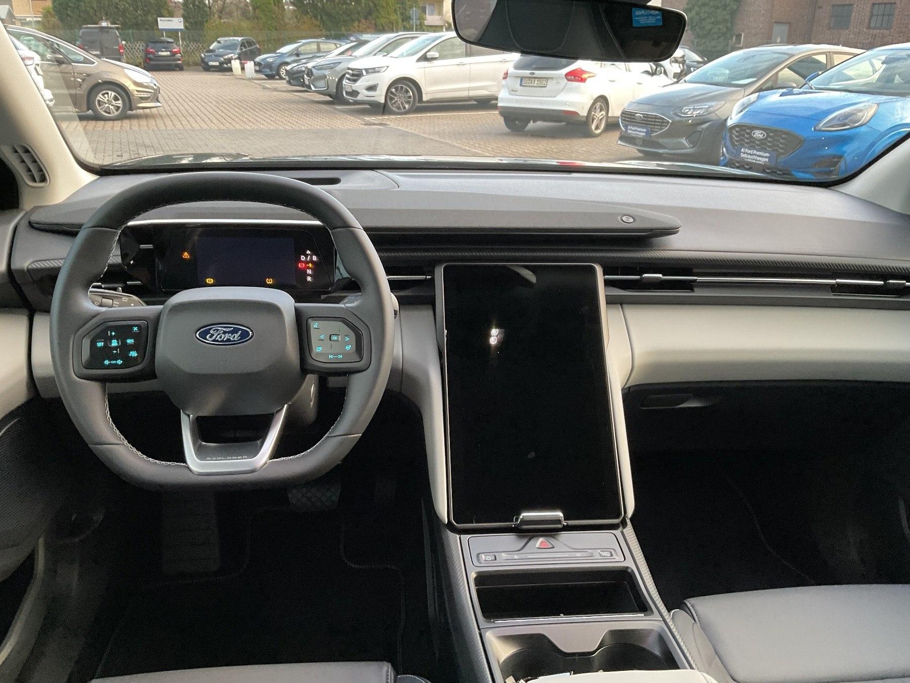 FORD PREMIUM 77KW RWD FAHRERASSISTENZPAKET FORD PREMIUM 77KW RWD FAHRERASSISTENZPAKET