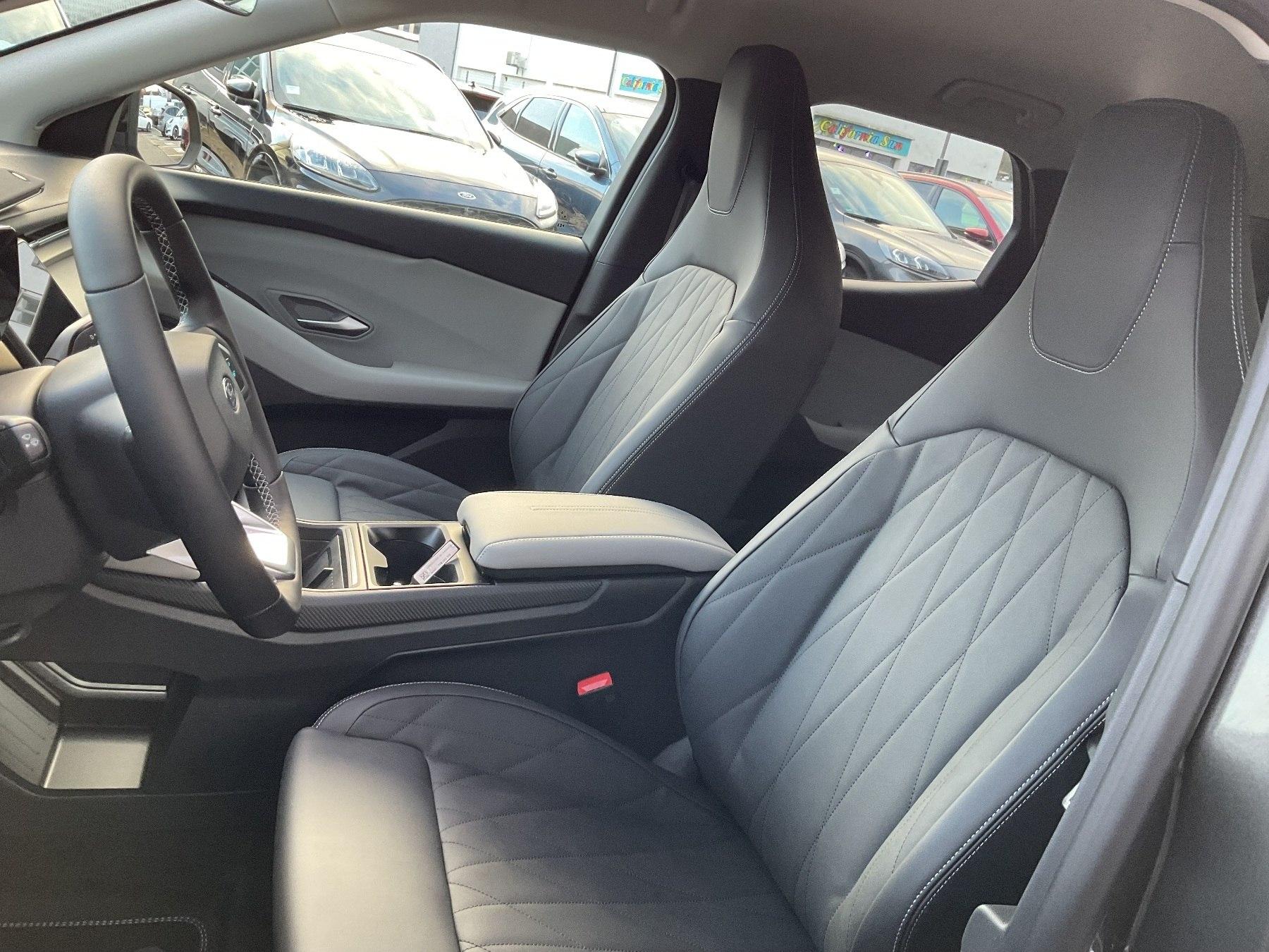 FORD PREMIUM 77KW RWD FAHRERASSISTENZPAKET FORD PREMIUM 77KW RWD FAHRERASSISTENZPAKET