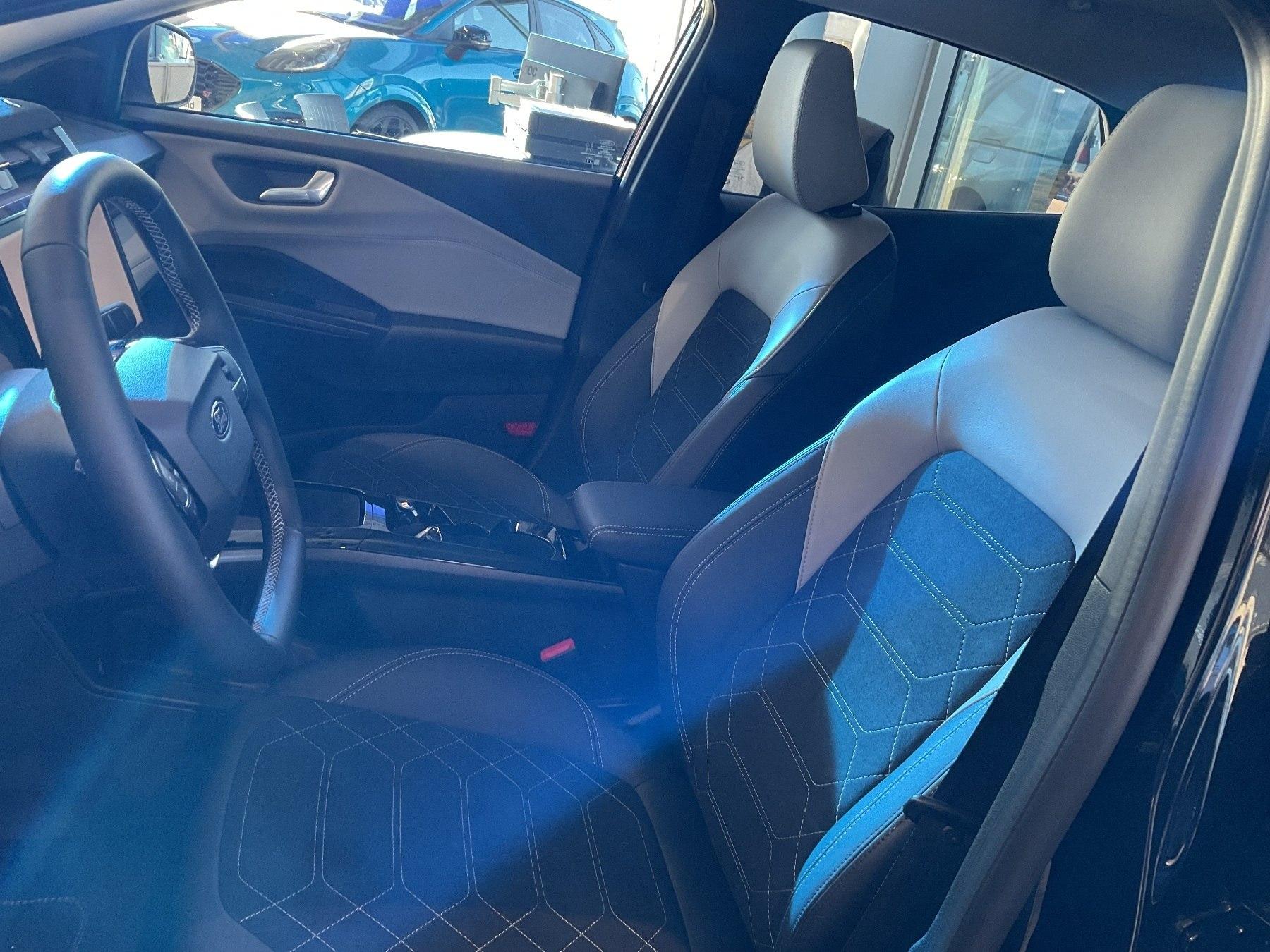 FORD PREMIUM BOSE FAHRERASSISTENT+WINTERPAK. FORD PREMIUM BOSE FAHRERASSISTENT+WINTERPAK.