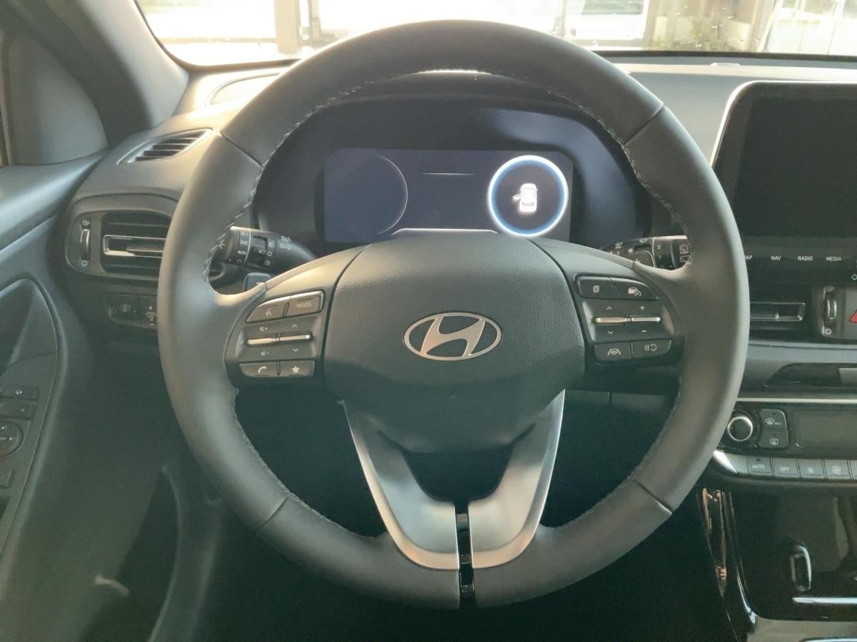 HYUNDAI Advantage 1.5L 140 PS 7-DCT HYUNDAI Advantage 1.5L 140 PS 7-DCT