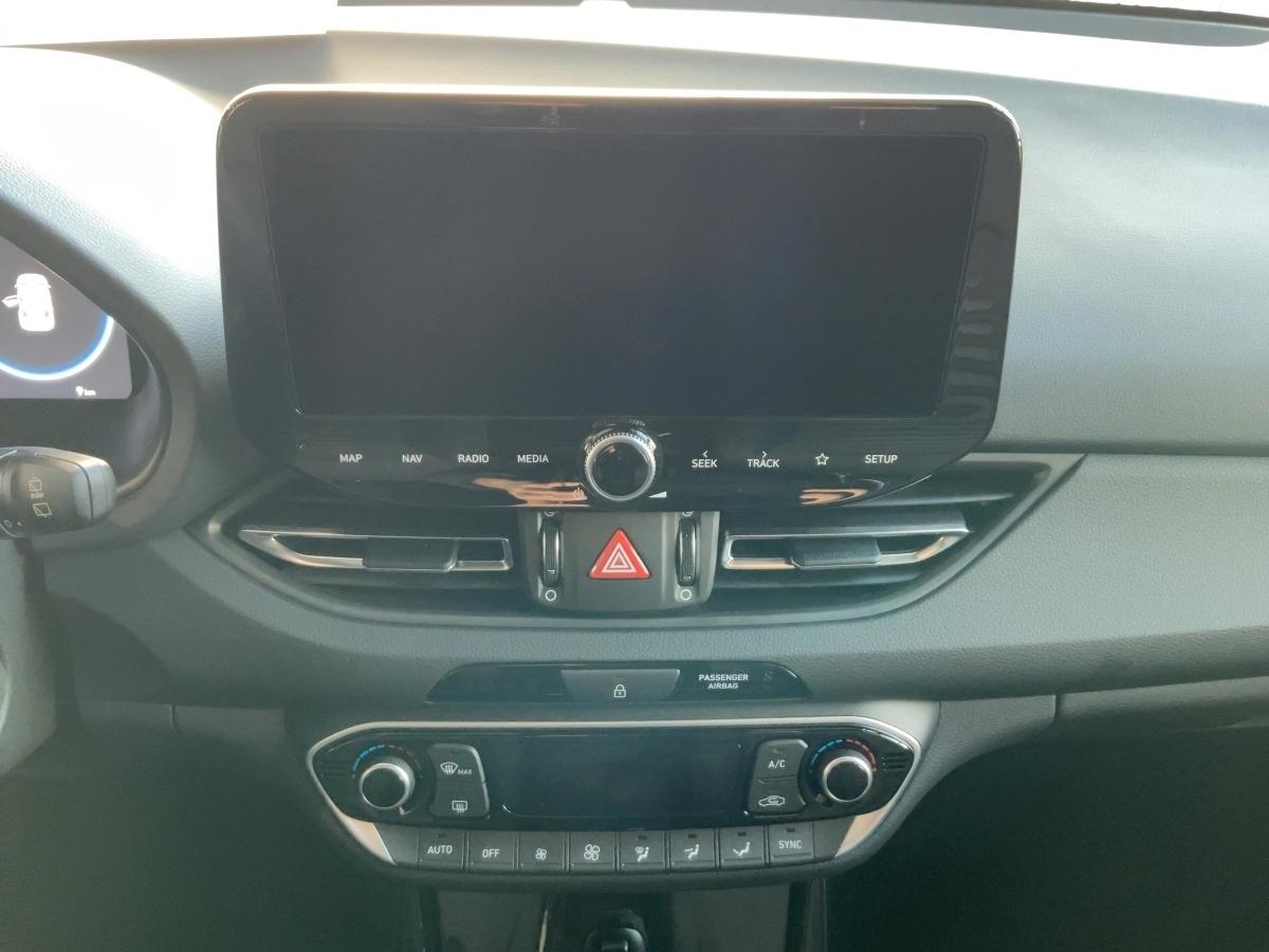 HYUNDAI Advantage 1.5L 140 PS 7-DCT HYUNDAI Advantage 1.5L 140 PS 7-DCT