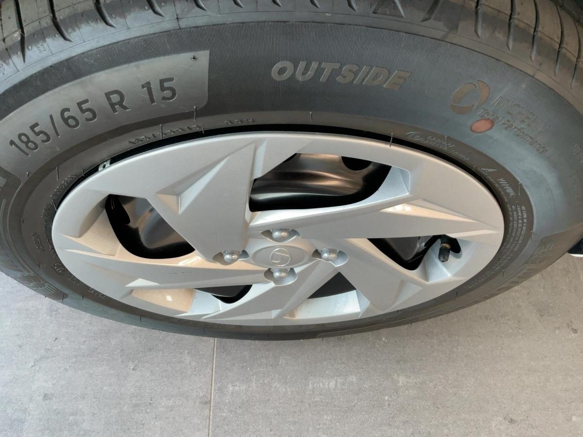 HYUNDAI Select 1.2 Benzin 79 PS HYUNDAI Select 1.2 Benzin 79 PS